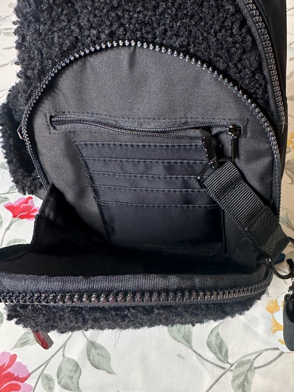 HOUSE OF HARLOW 1960| Black Sherpa Accent Crossbody Liberty Sling | Like New - Picture 3 of 5